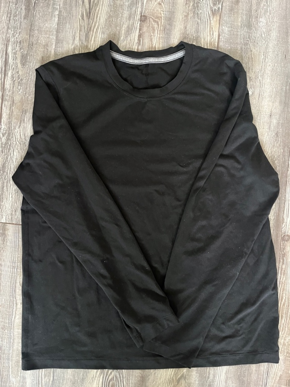 lululemon athletica Men’s Black Long-Sleeve Crew Shirt